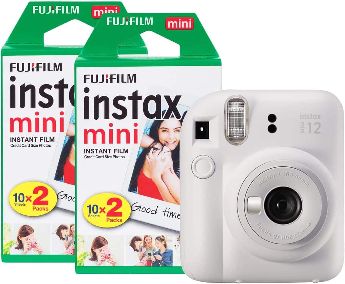Test Fujifilm Instax Mini 12 blanc argile : l'appareil photo instantané en action