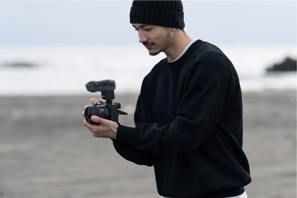 Sony SEL15F14G | Objectif E 15 mm F1.4 G, Grand Angle série G Super35 / APS-C (SEL15F14G) Noir