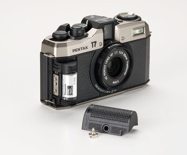 PENTAX Appareil Photo Compact argentique à focale Fixe, conçu pour capturer des Photos au Demi-Format
