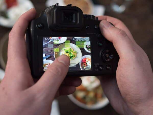 Panasonic Lumix FZ82 | Appareil Photo Bridge Zoom Puissant (Capteur 18MP, Zoom Lumix 60x F2.8-5.9, Grand angle 20mm, Viseur, Ecran tactile, Vidéo 4K, Stabilisation) Noir – Version Française