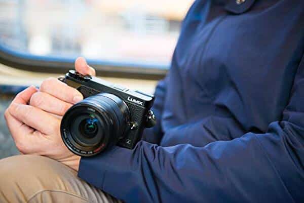 Découvrez le Panasonic Lumix GX80K, un appareil photo hybride compact qui allie performance et qualité. Plongez dans notre test complet pour un avis expert et des conseils d'achat.