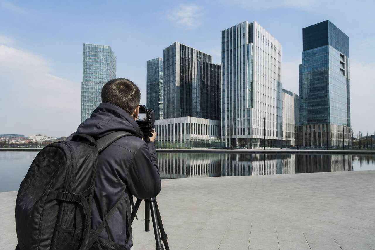 Parallaxe et assemblages : panoramas, architecture et retouches