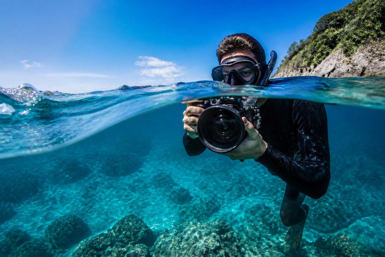 Plongée et contre-plongée : maîtriser les angles de prise de vue en photographie